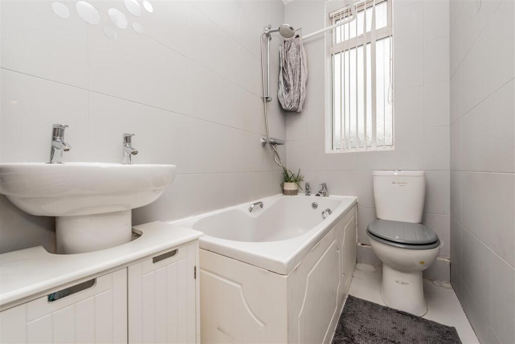 Downstairs Bathroom / WC