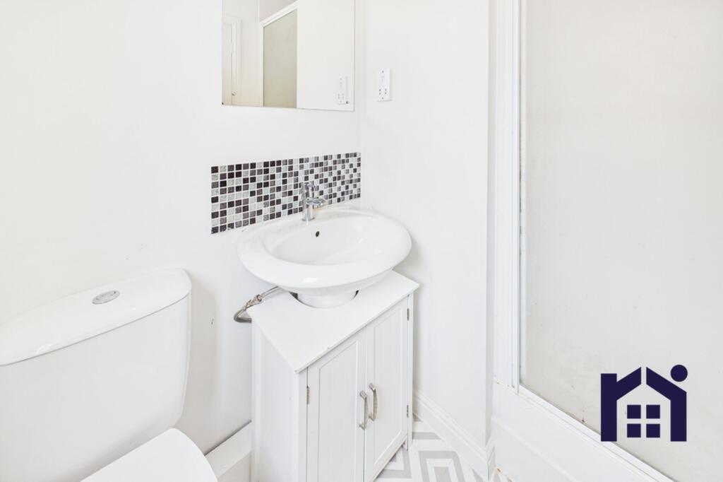 En suite bedroom two