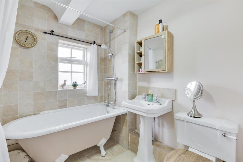 Thorncote Road 4-8.jpg