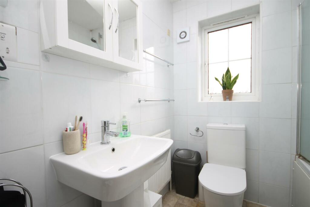 HOUSE BATHROOM/ W.C.