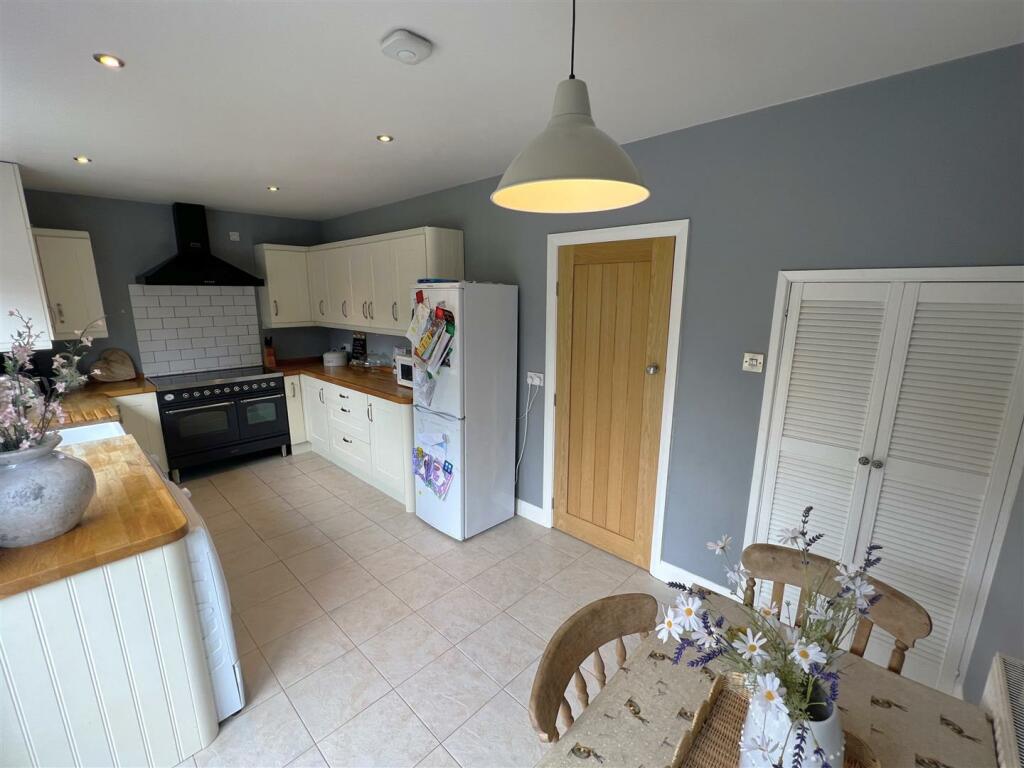 Dining Kitchen.JPG