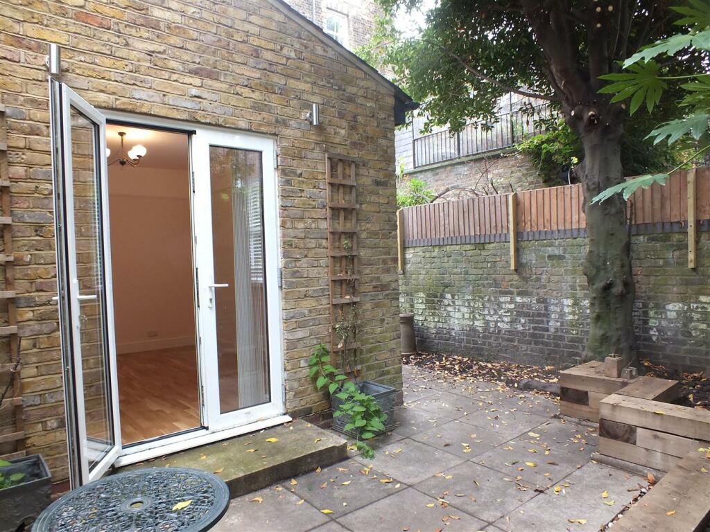 garden looking at back door..jpg