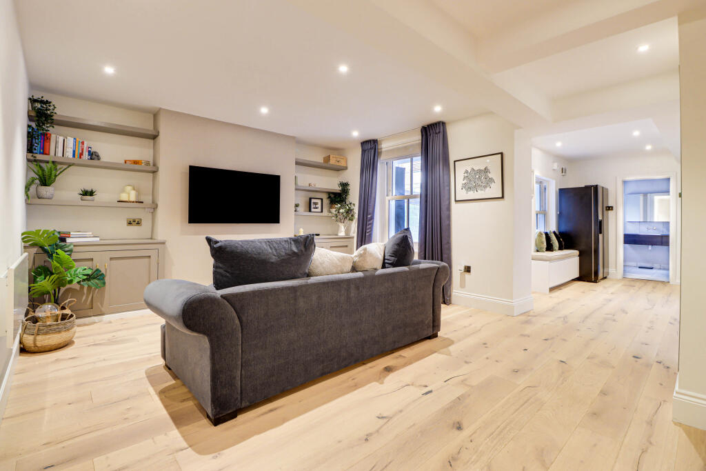 Lounge/Dining Room