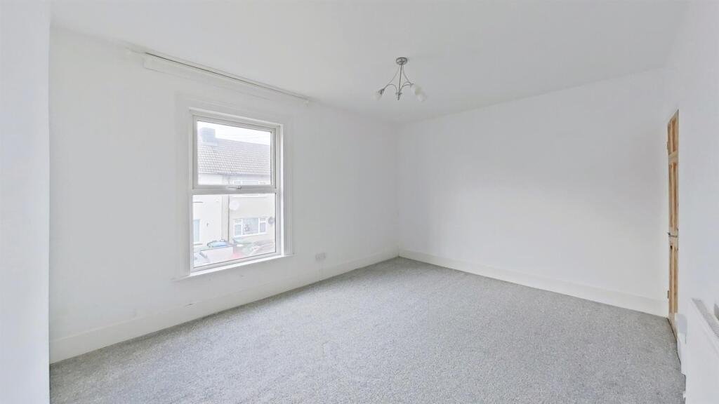 Bedroom 1 (1)_pe.jpg