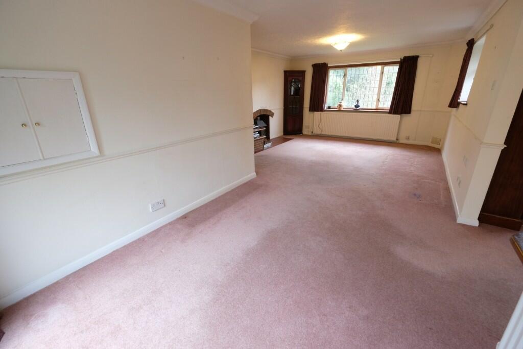 SITTING/DINING ROOM