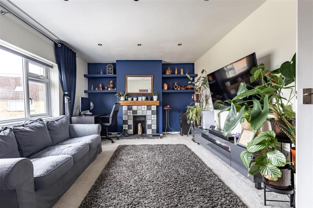 16a Amesbury Close (9).jpg