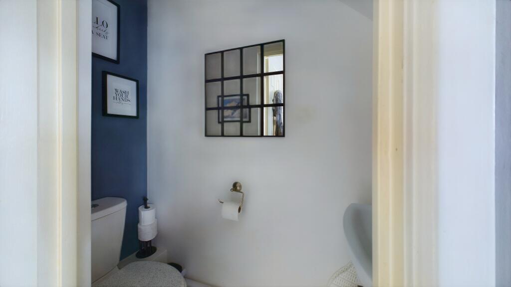 CAM04968G0-PR0011-STILL015