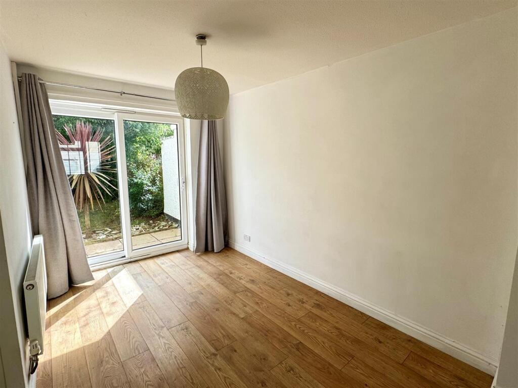 56 Calshot Close Dining Room