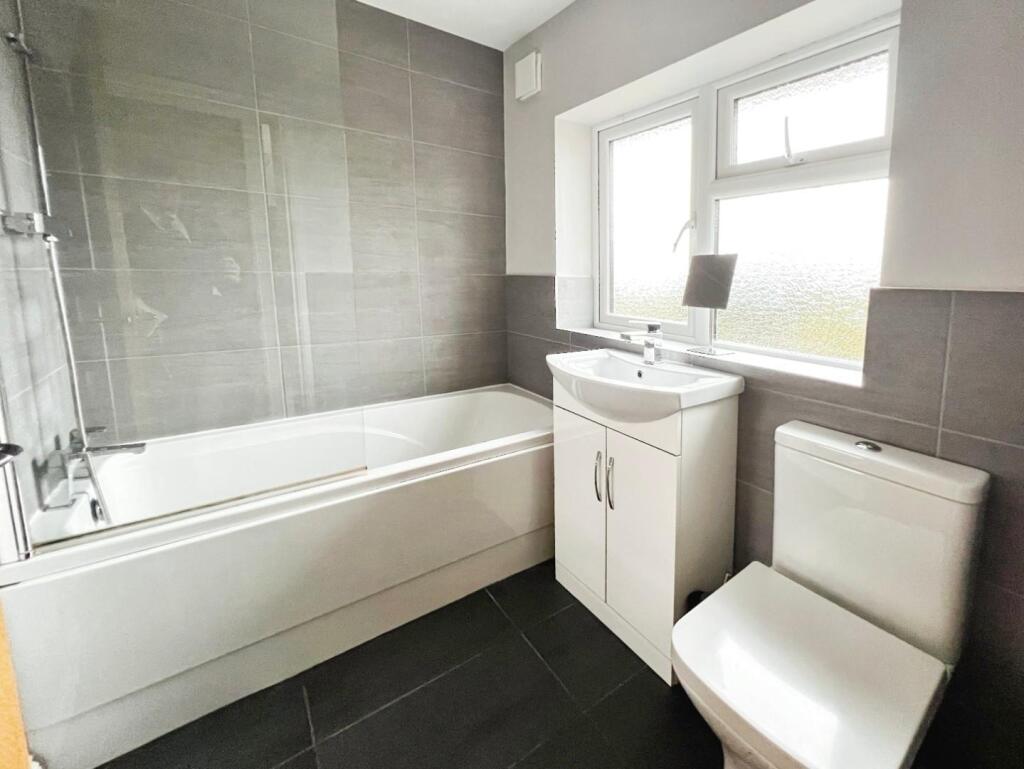 1b0d527a-bathroom.jpg