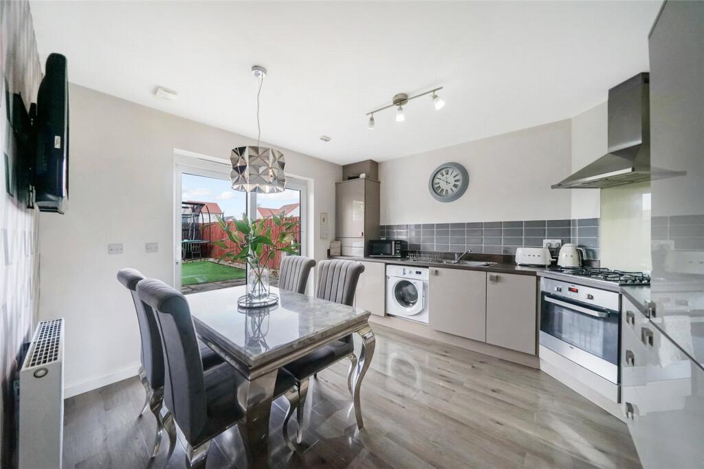 Kitchen/ Dining Area