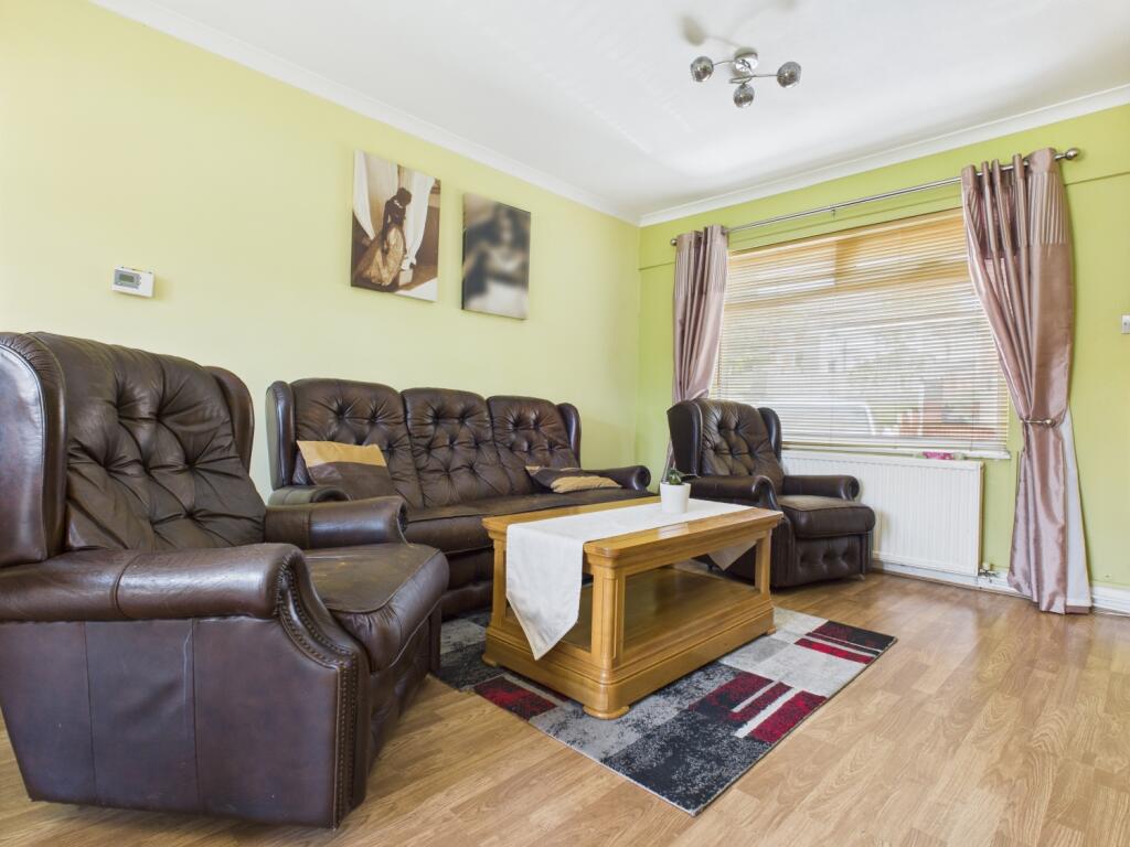 CAM03729G0-PR0085-STILL010