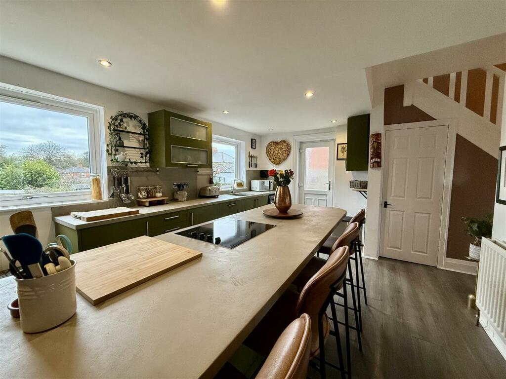 KITCHEN &amp; DINER