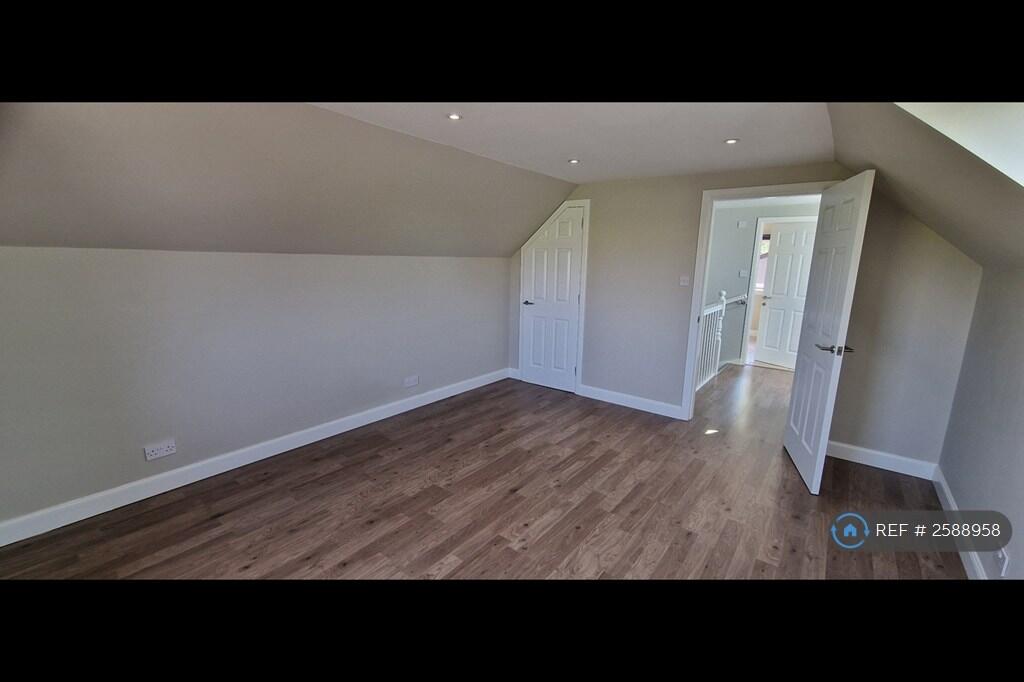 Master Bedroom (1st Floor)