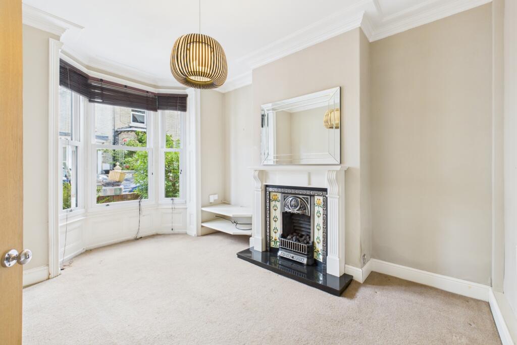 CAM03162G0-PR0290-STILL004