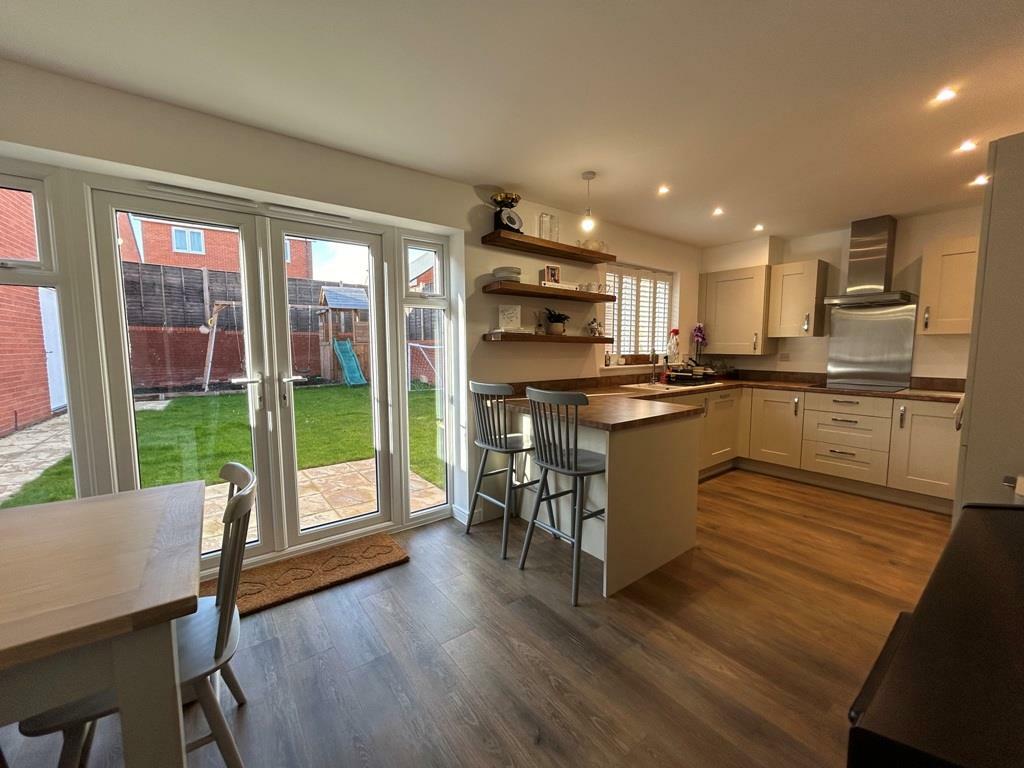 KITCHEN DINING ROOM