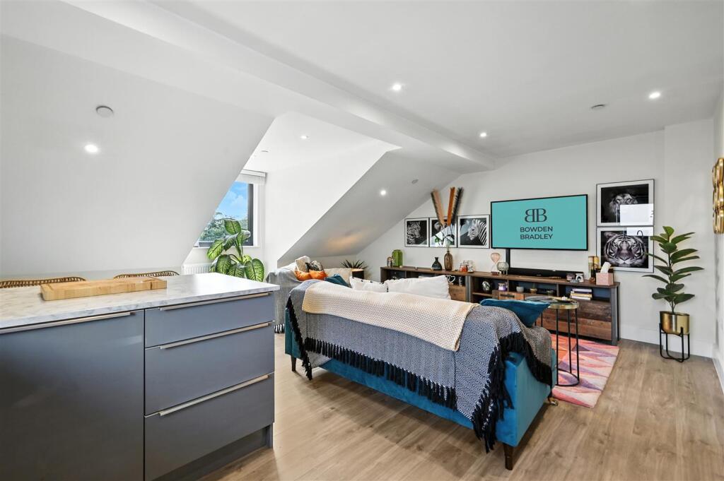 Reception/Kitchen/Diner