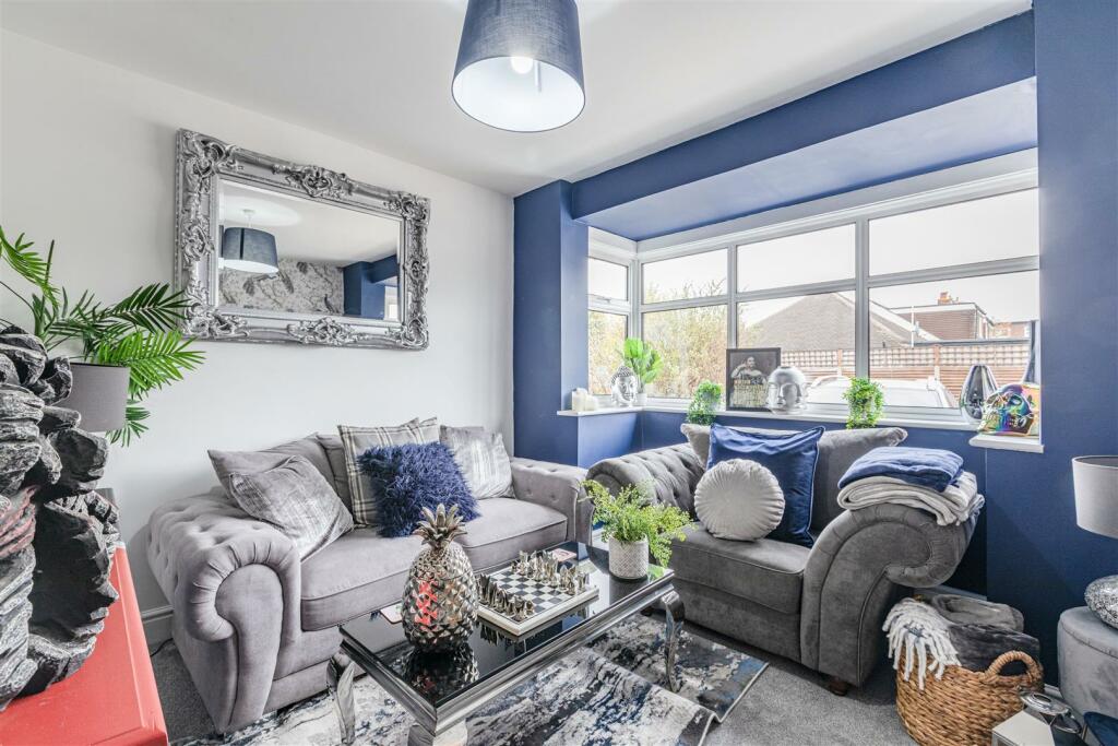 21 Linden Close, New Haw, KT15 3HG - 14.jpg