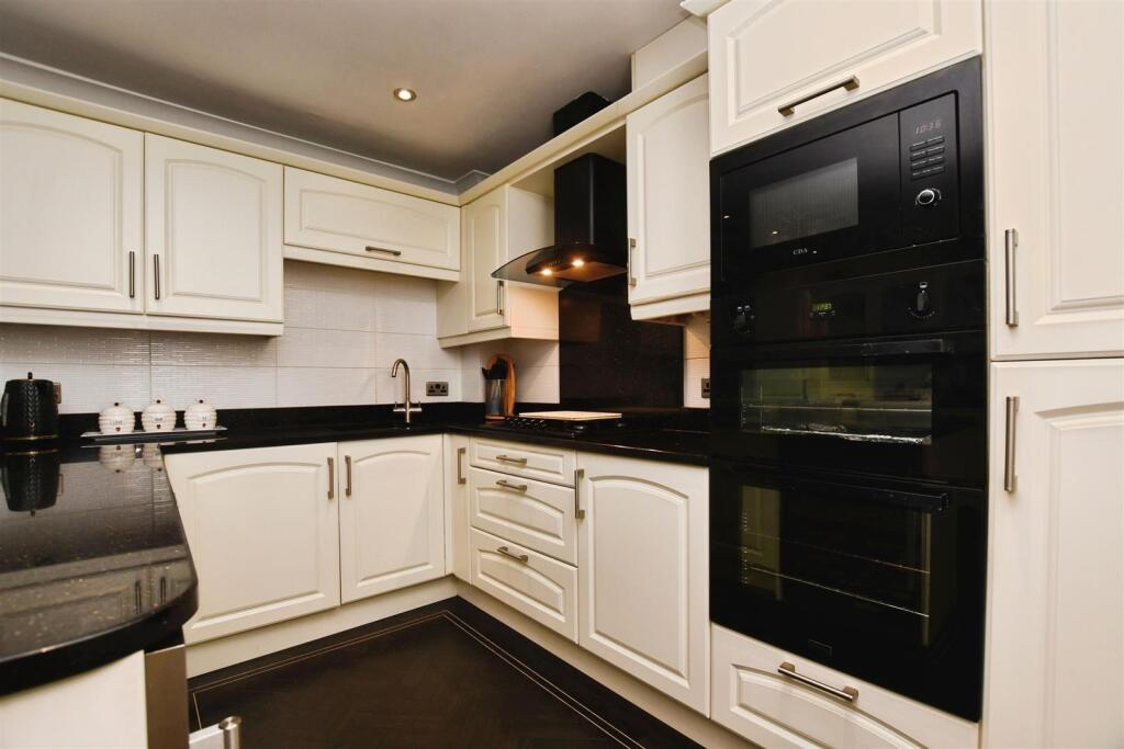 Fitted Kitchen