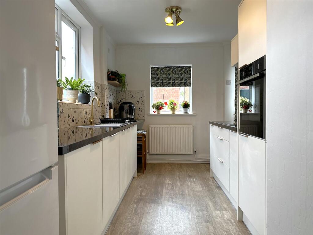 Modern Kitchen 512