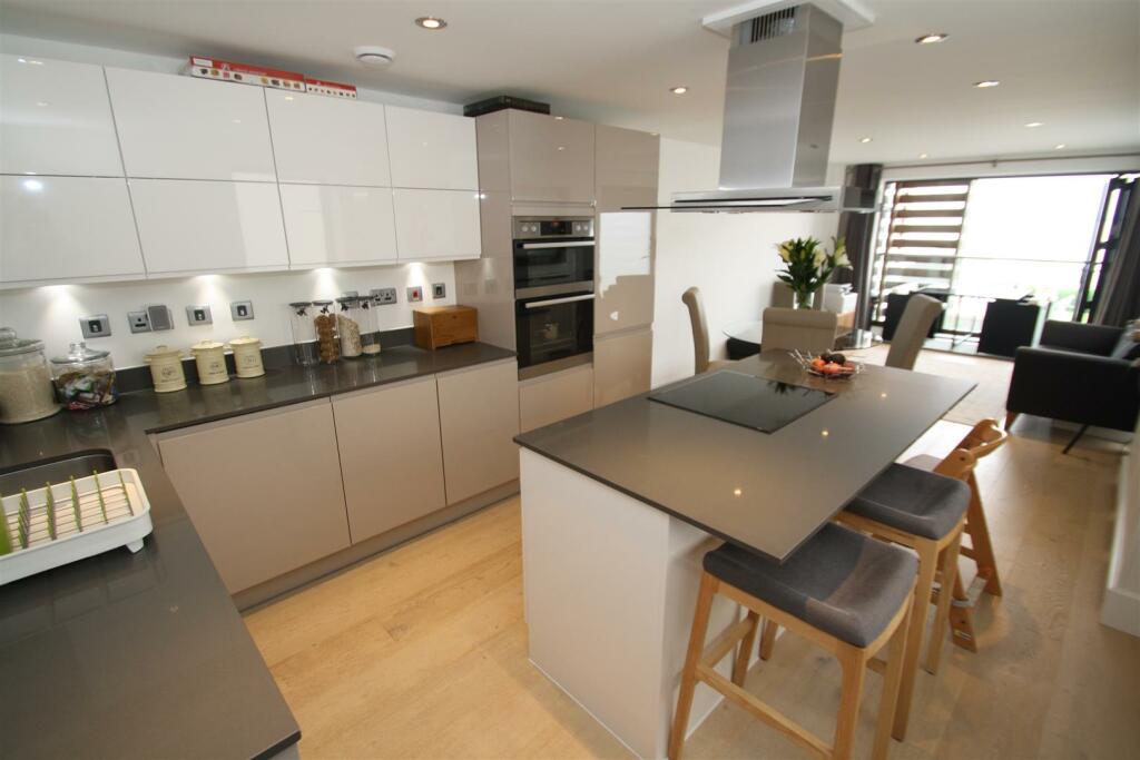 LOUNGE KITCHEN.jpg