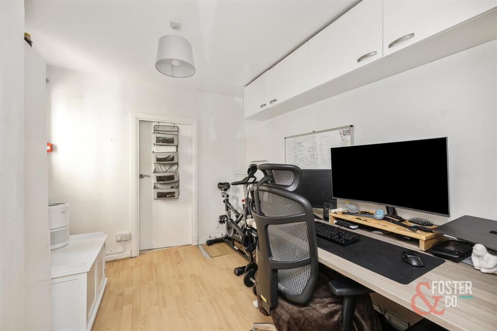 York Road 34, Basement Flat-014.JPG