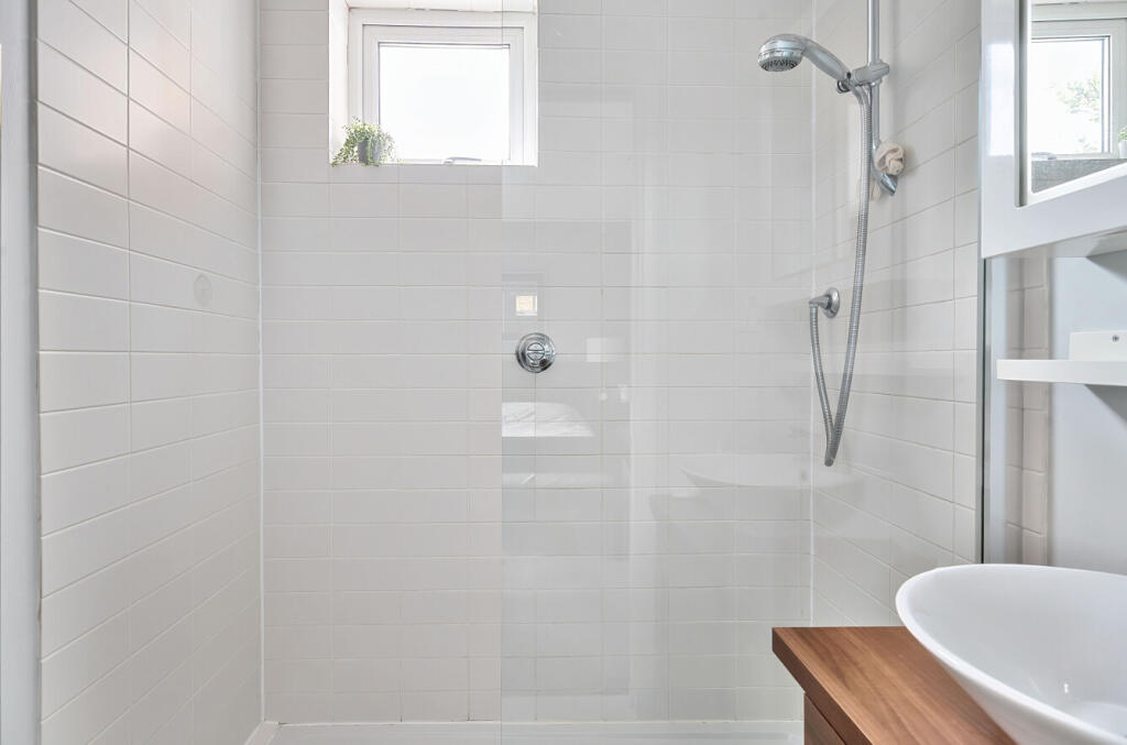 1328012-3-688a2ba...