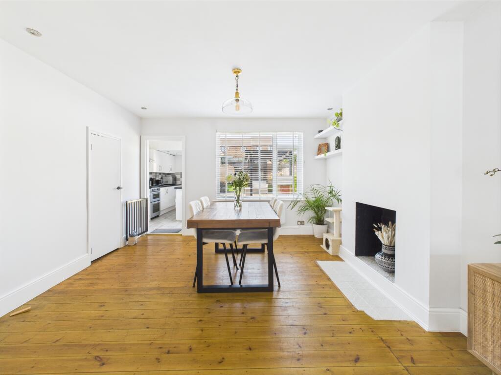 CAM05192G0-PR0070-STILL007