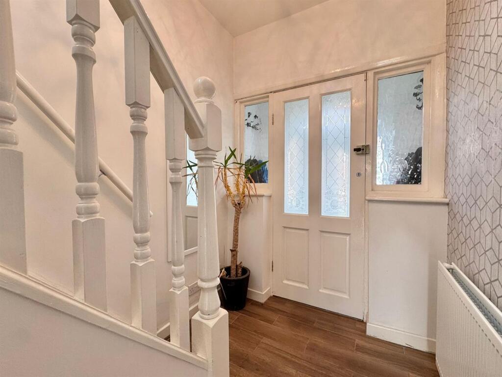Entrance hall (2).jpg