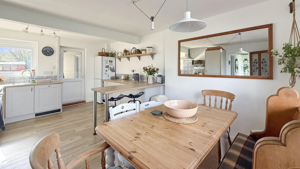 Kitchen/dining ro...