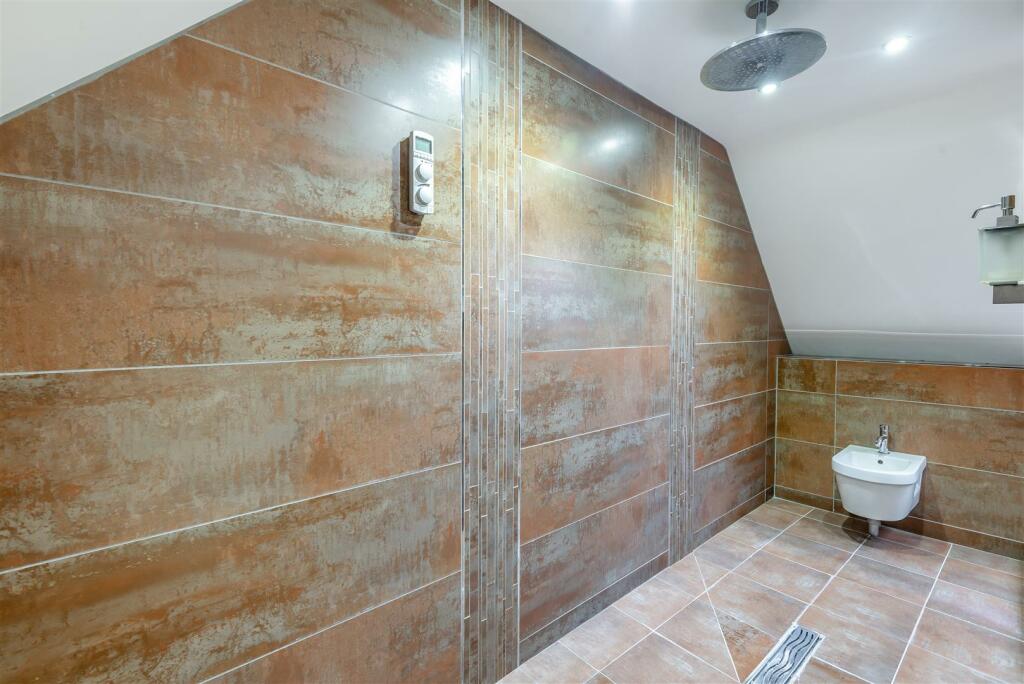 8587690-interior25.jpg