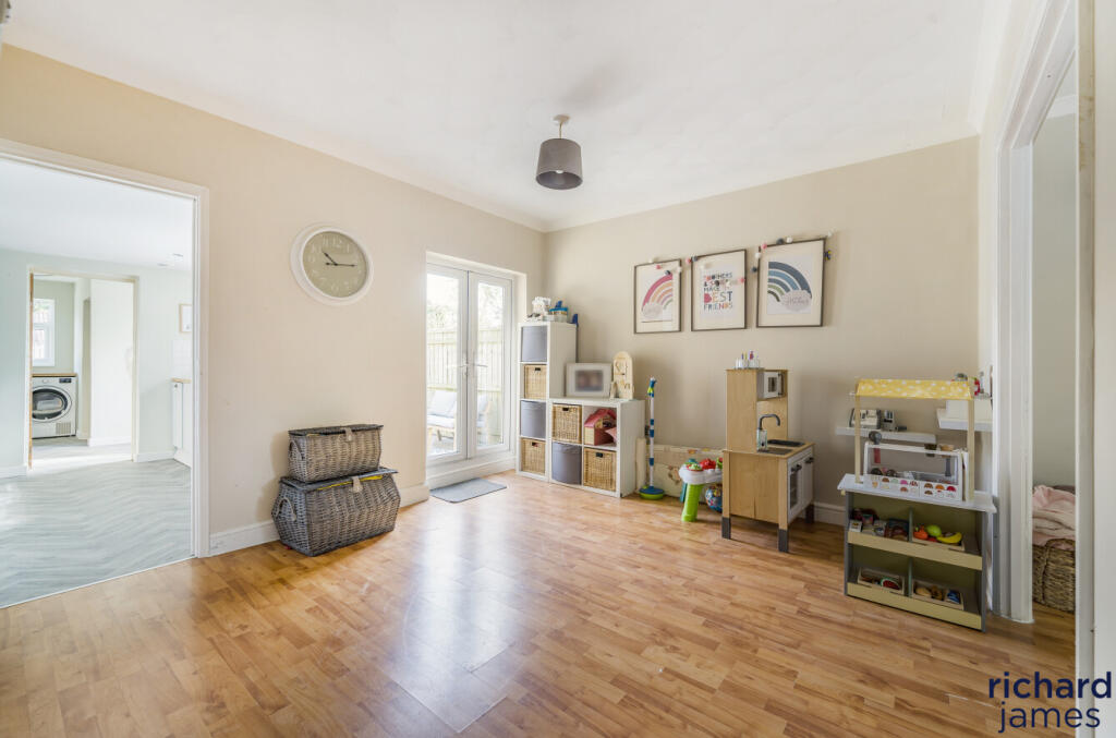 6f4c8acc-7917-4f8...