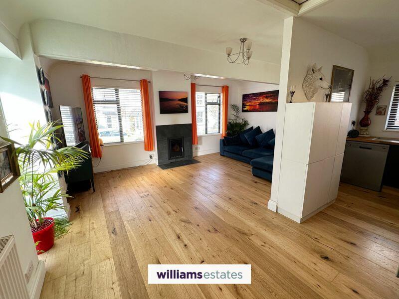 Kitchen/Living Room
