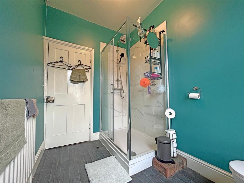 Bathroom 1.jpg