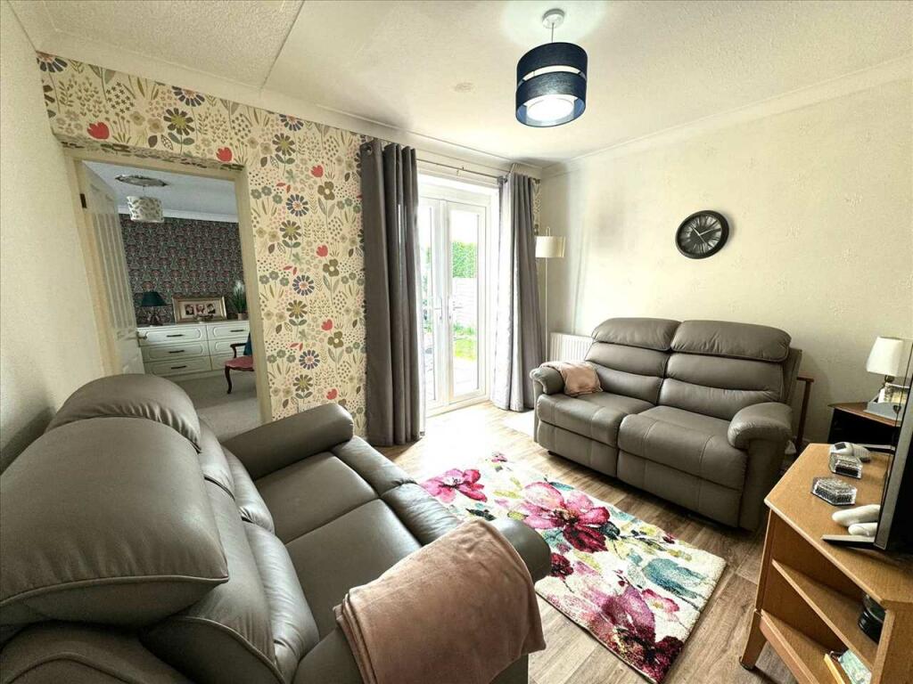 SITTING ROOM/BEDROOM