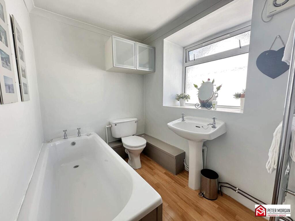 Family Bath &amp; Shower Room