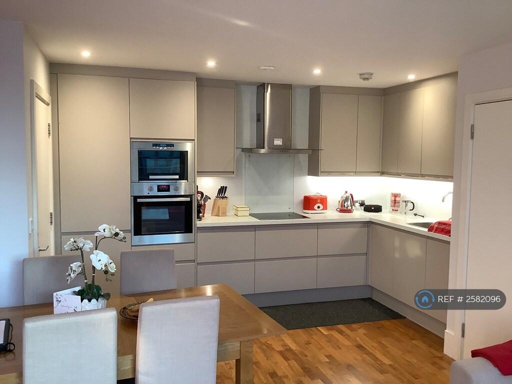 Fully Fitted Upgraded Kitchen 