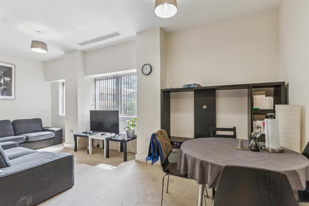 Sitting/Dining Room