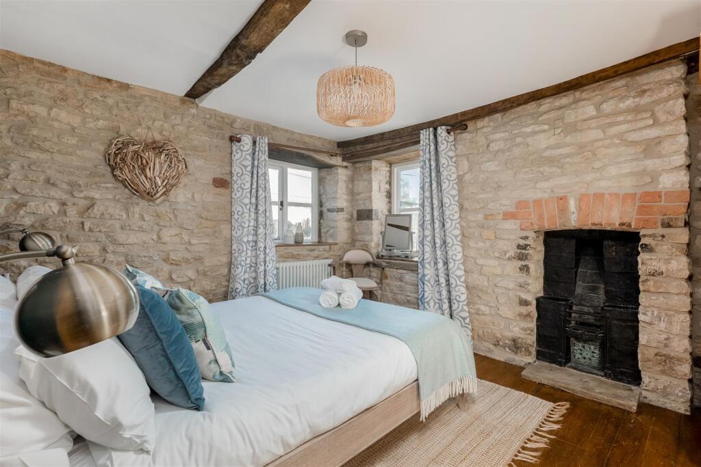 Windsor Cottage 2004-12.jpg