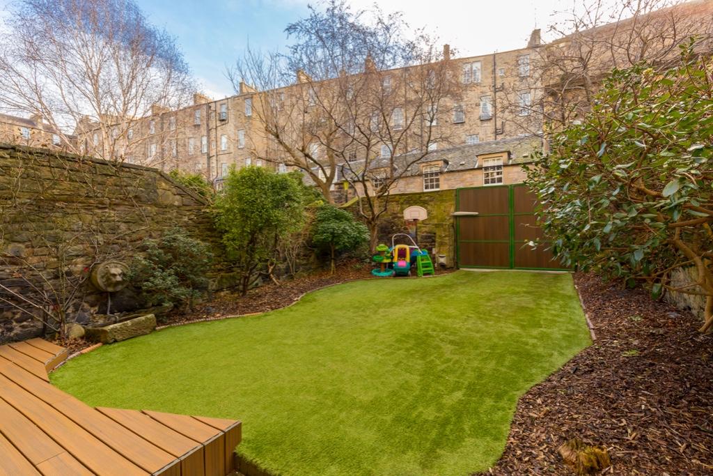 24. w/ electric gate