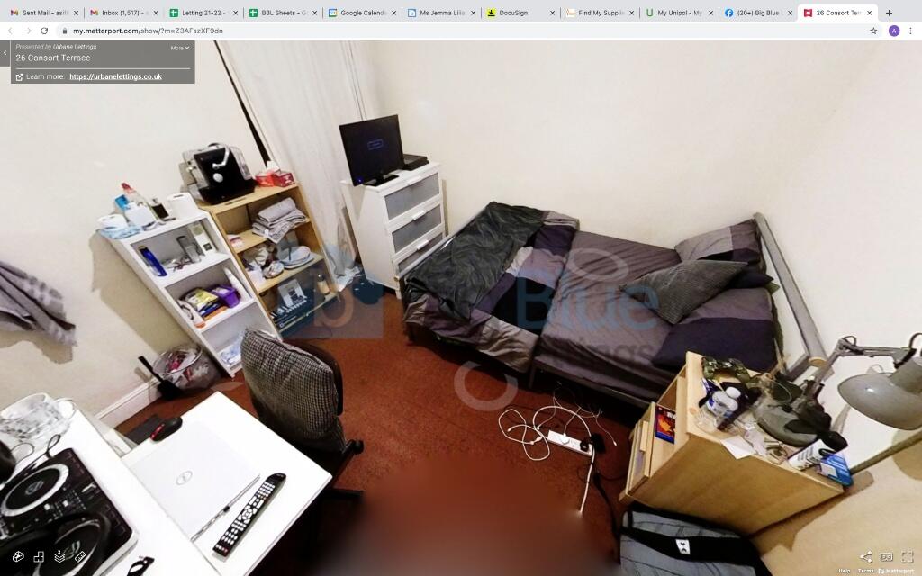 A compact and functional single bedroom featuri...