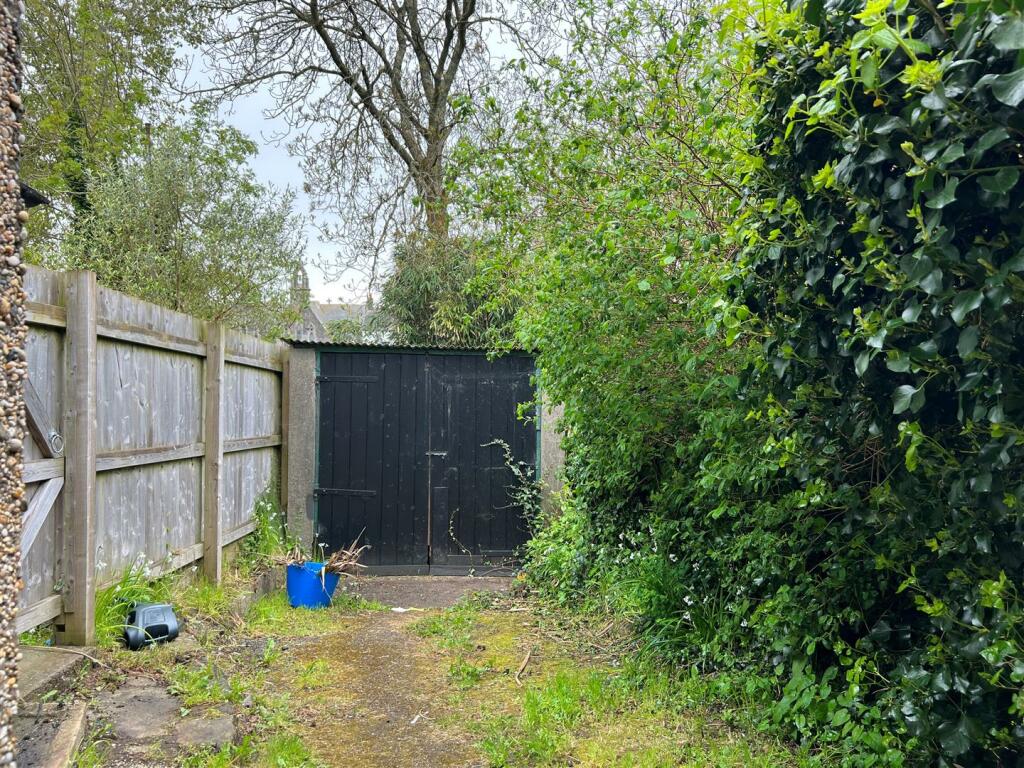 Garden, Parking and Views