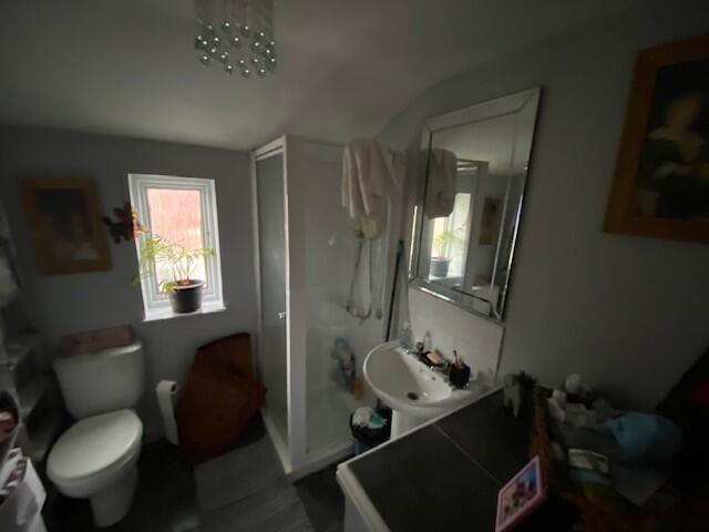 FLAT B SHOWER ROOM T202512031637.jpg
