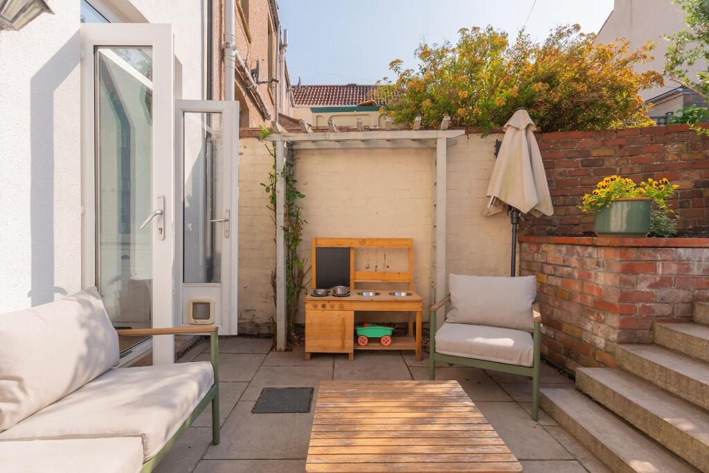 1B1R6BN - External E.jpg