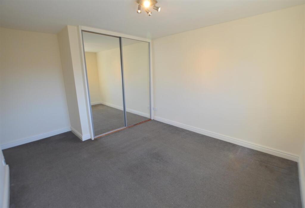 40 Ravenshill Road Bedroom 1.jpg