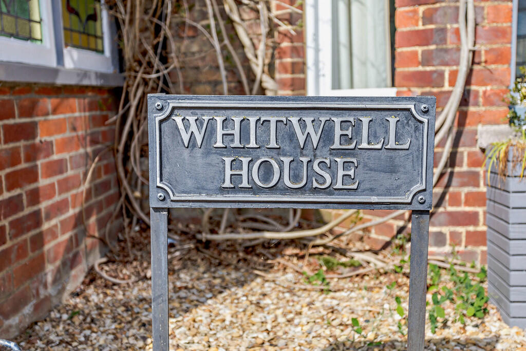 8642632-exterior2...