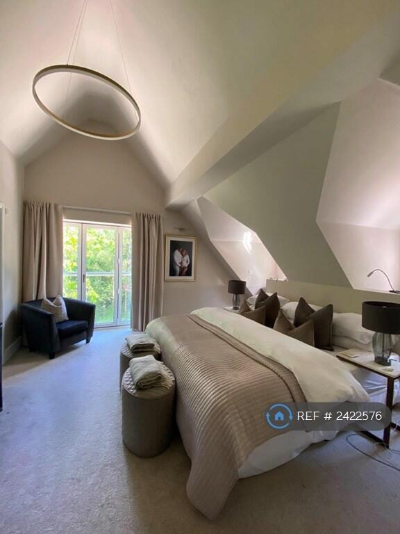 Master Bedroom (Emperor)