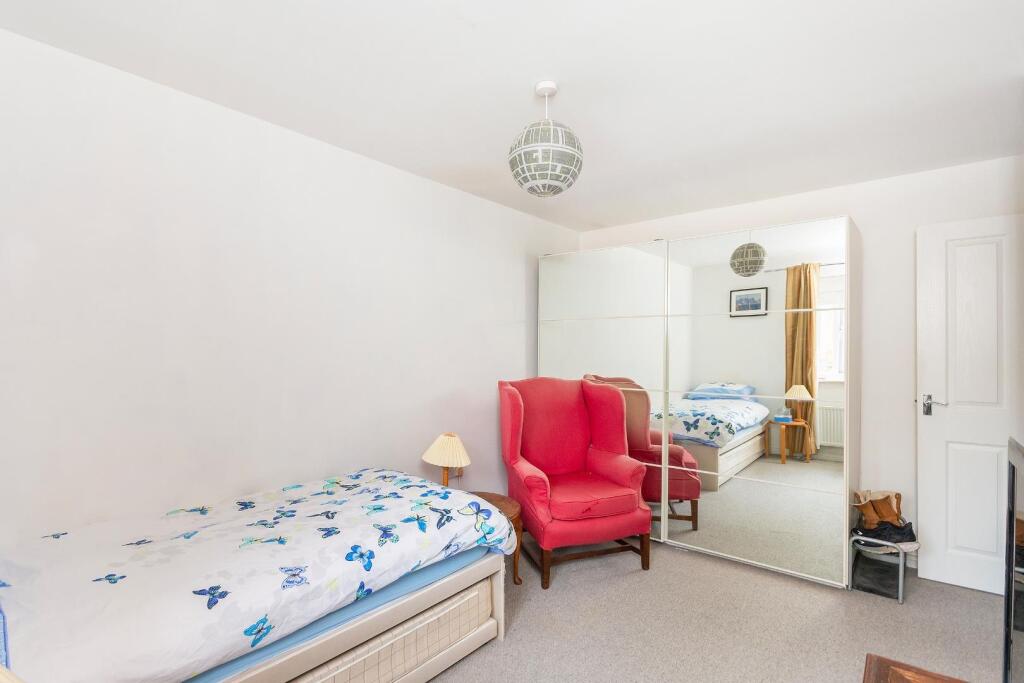 2G8CWCV - Bedroom B.jpg