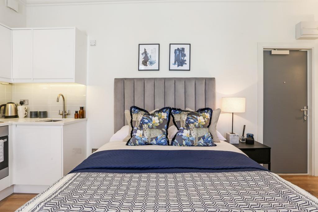 281074 F5, 48 Vin...