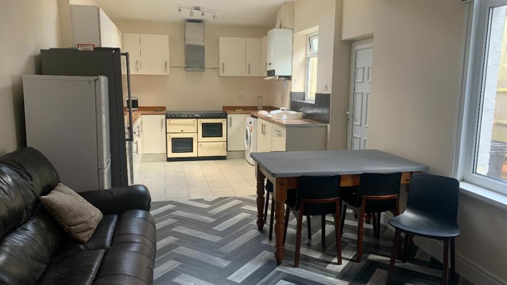 Lounge/Kitchen