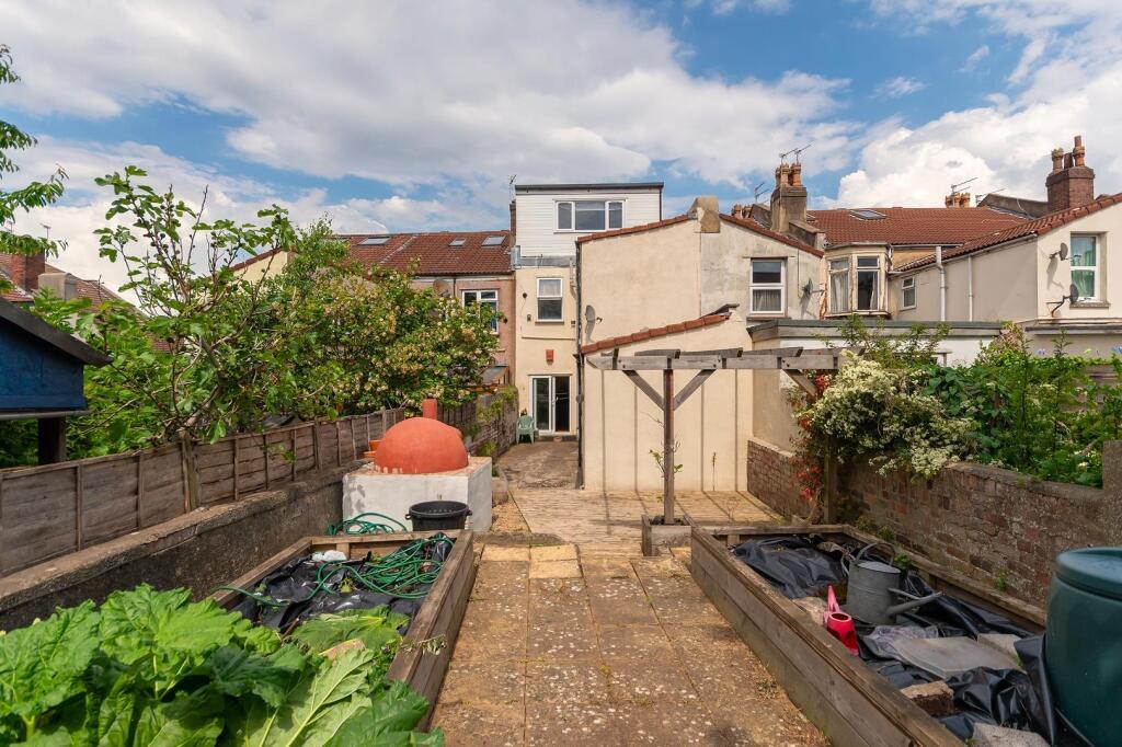 0C6REN - External D.jpg